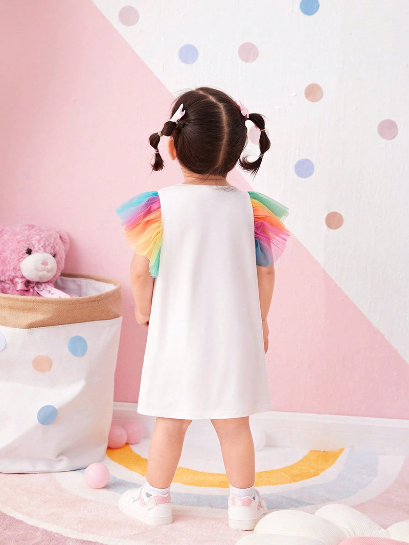 Vestido Camiseta Arco-íris com Personagens