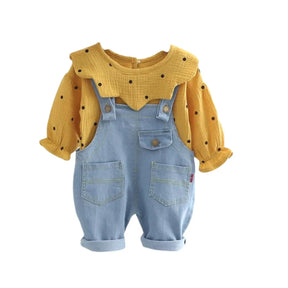 Conjunto Jardineira Jeans com Blusa