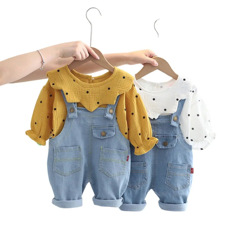 Conjunto Jardineira Jeans com Blusa