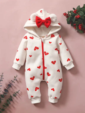 Macacão Amor em Cada Detalhe com Capuz de Laço e Corações Vermelhos
